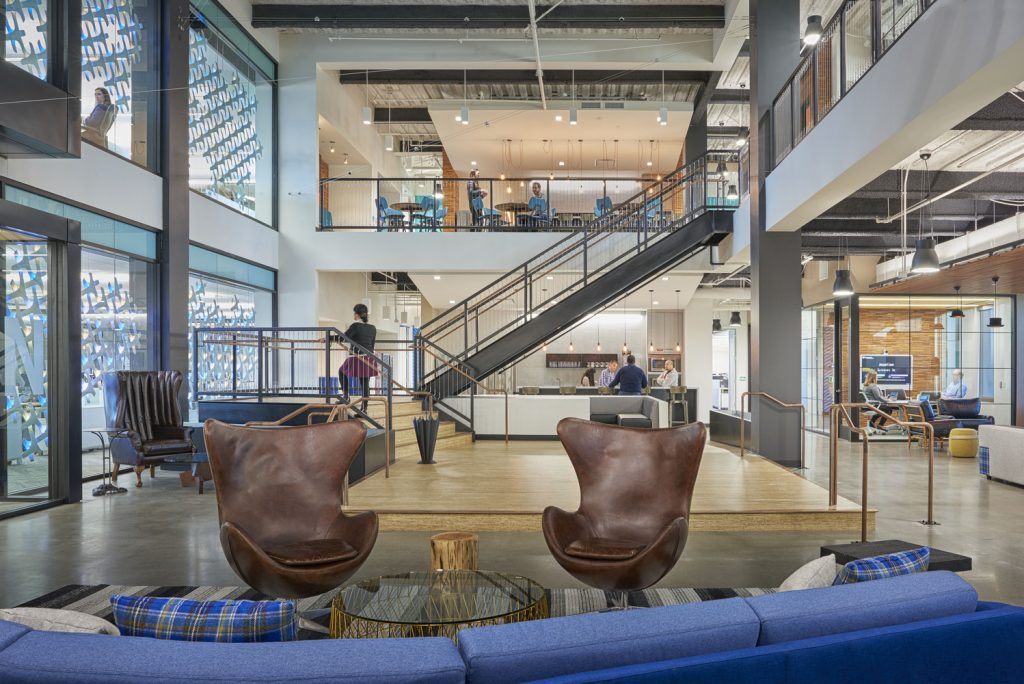 Picture 3 Symantec HQ - A vibrant collection of spaces encourages movement. Image courtesy of Little (https://www.plataformaarquitectura.cl/)