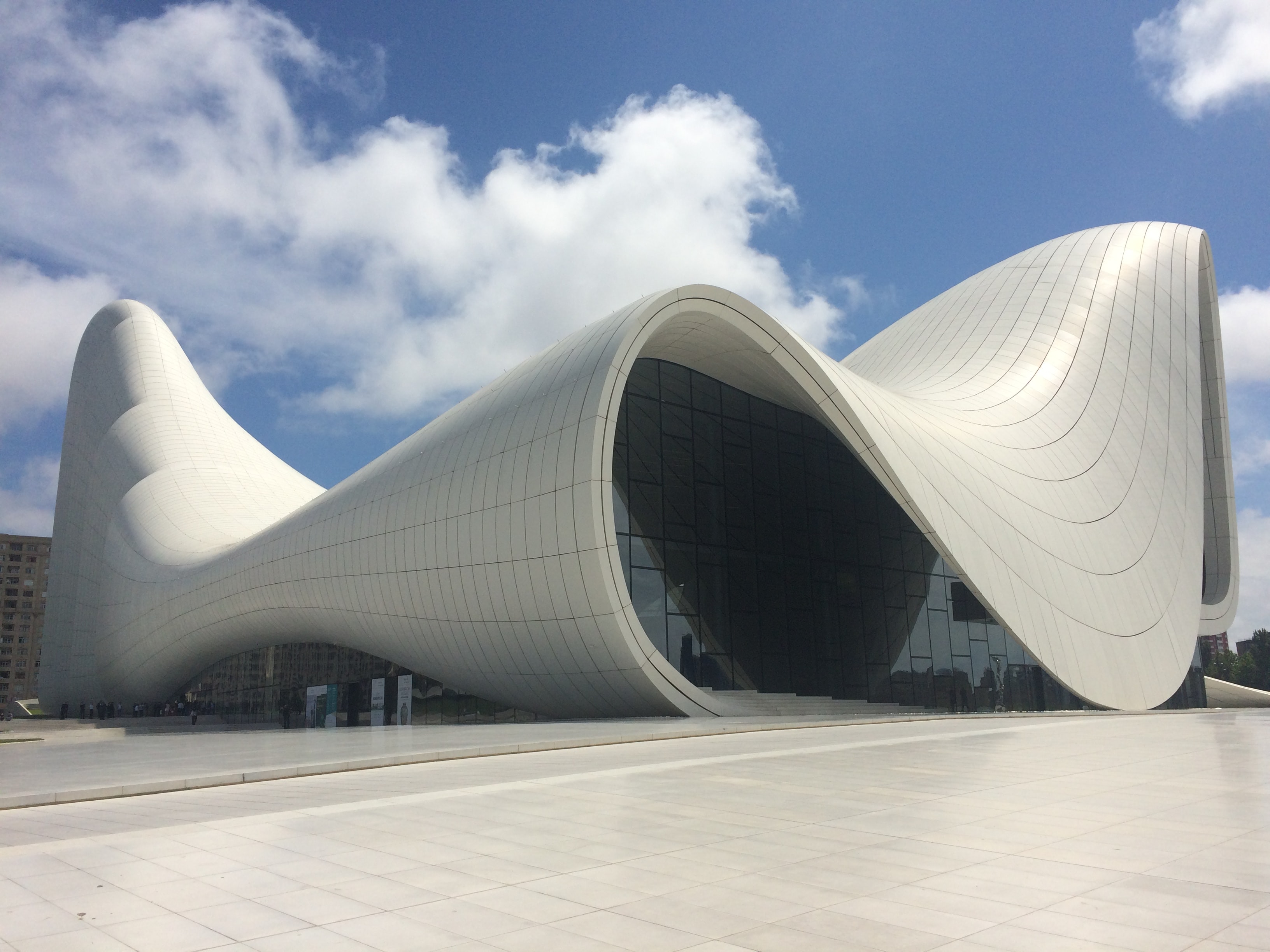 Conexiones, ciudad y espacio a través de Zaha Hadid