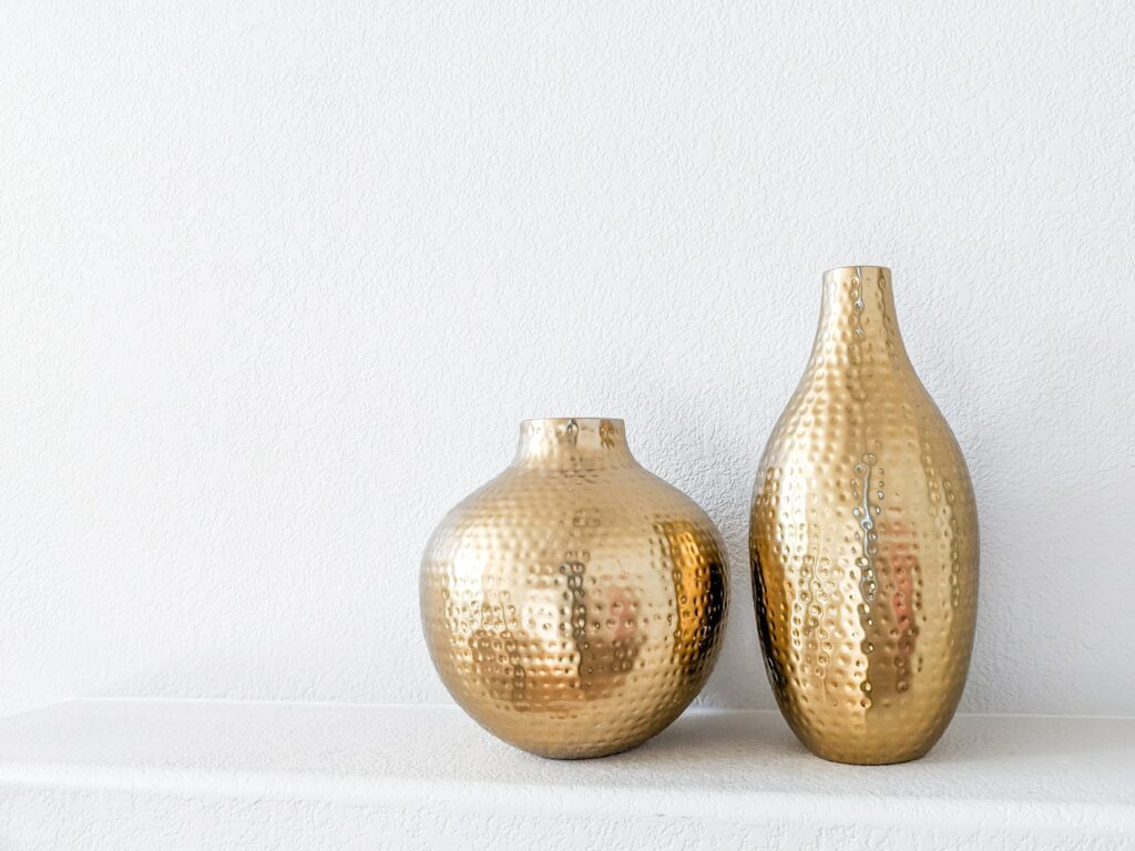 Organic shapes with gold metallic details
