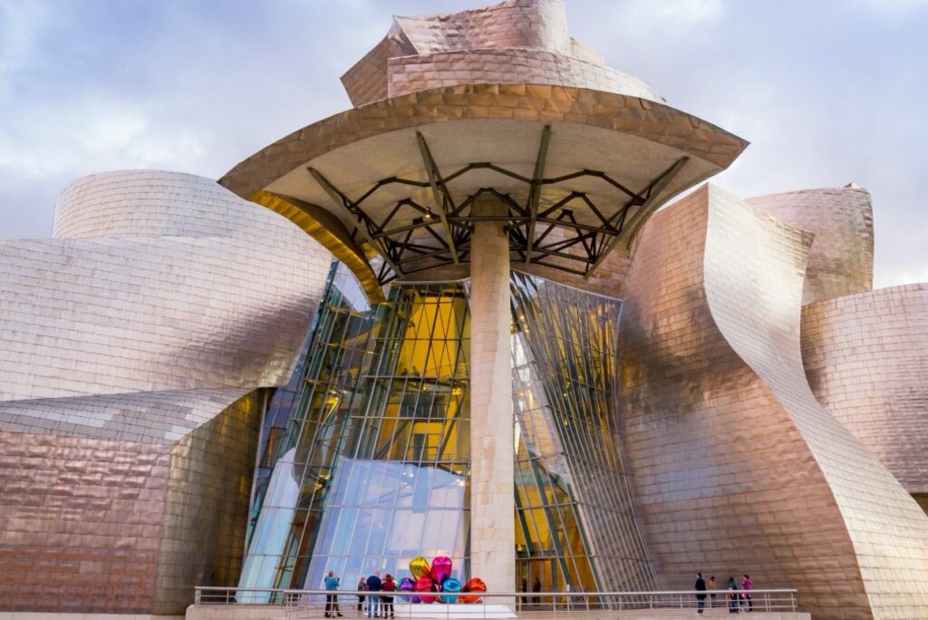 Museo Guggenheim Bilbao Antonio Gaudí