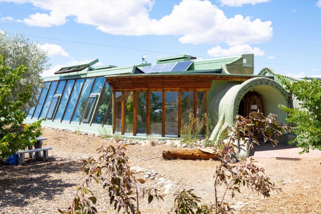 Earthship house in Taos 2