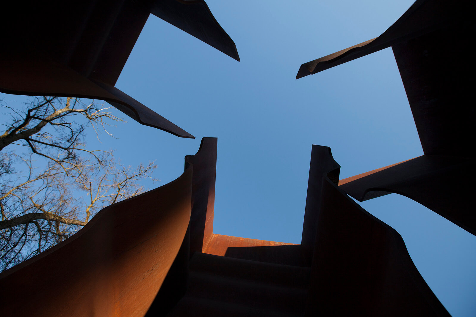 Buscando la luz, Eduardo Chillida