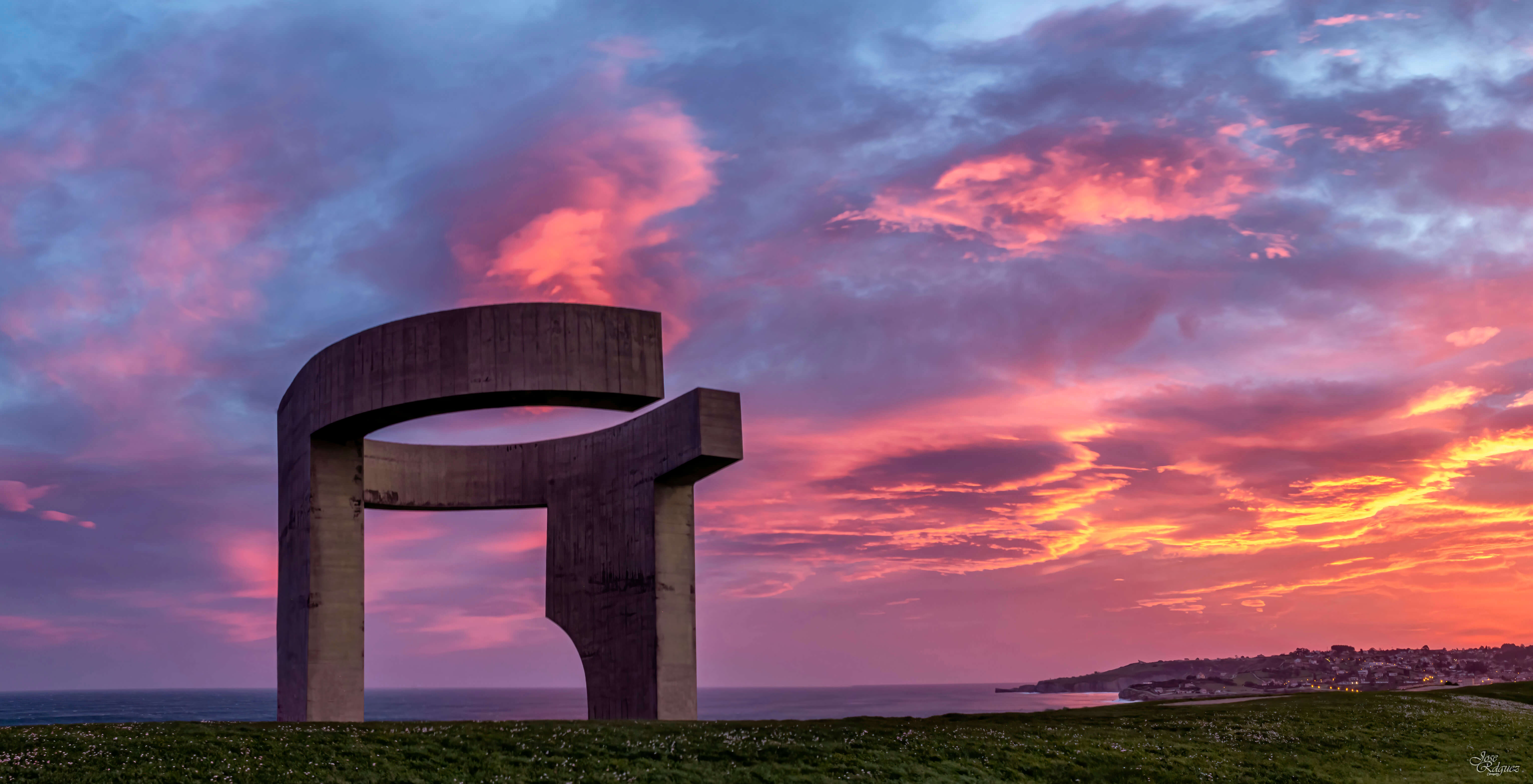 Elogio del Horizonte, Eduardo Chillilda